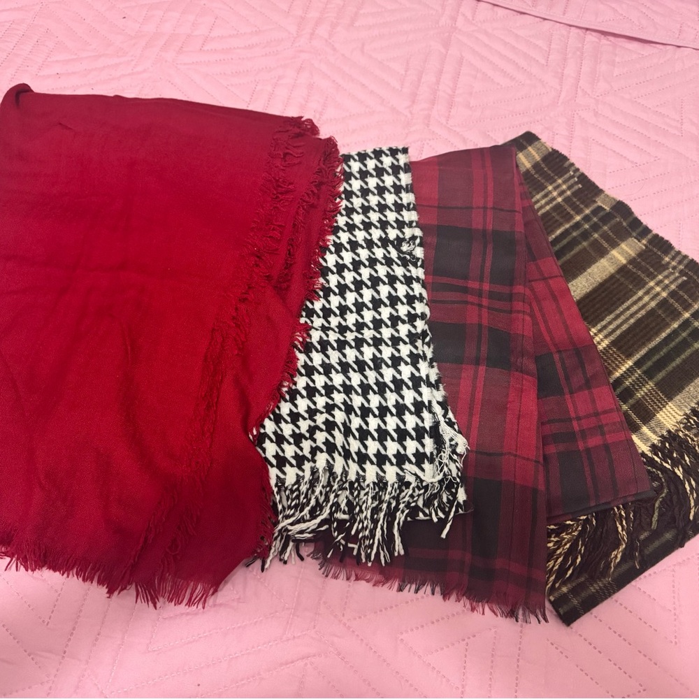 Set of 4 scarfs